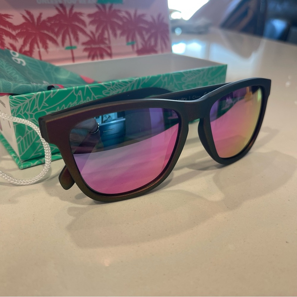 NEW Goodr Sunglasses “IRI-DESCENT INTO MADNESS” style